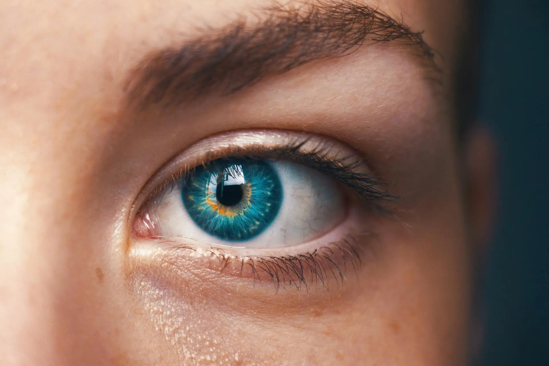 Faltenunterspritzung Augen